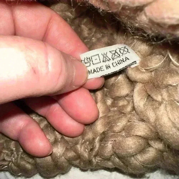 Bundle 2 beanie hats one mustard with furry pin, one‎ tan with gold thread. - Picture 8 of 8